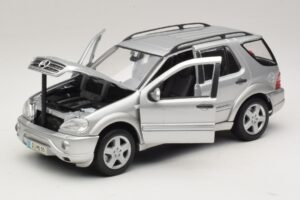 Mercedes ML55 AMG W163 Plata Maisto 1:18 31876-P1 Metal - imagen 2 de 8