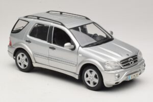 Mercedes ML55 AMG W163 Plata Maisto 1:18 31876-P1 Metal - imagen 6 de 8