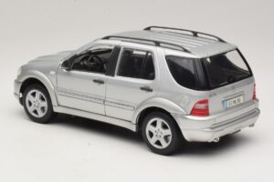 Mercedes ML55 AMG W163 Plata Maisto 1:18 31876-P1 Metal - imagen 7 de 8