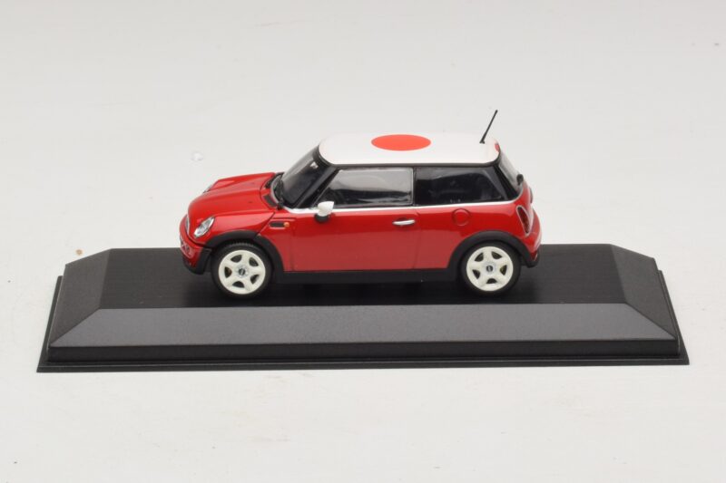 Mini Cooper One R50 Rojo Con Bandera Japonesa Minichamps 1:43 MINI034 Metal