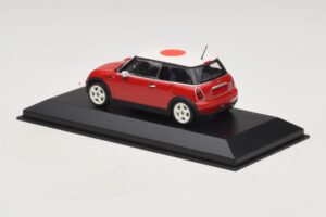 Mini Cooper One R50 Rojo Con Bandera Japonesa Minichamps 1:43 MINI034 Metal - imagen 3 de 5