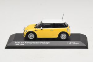 Mini Cooper One R50 con Paquete Aero Amarillo Minichamps 1:43 431138274 Metal