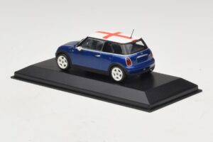 Mini Cooper S R53 Azul Con Bandera Inglesa Minichamps 1:43 MINI012 Metal - imagen 3 de 5