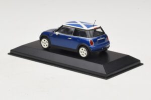 Mini Cooper S R53 Azul Con Bandera Escocesa Minichamps 1:43 MINI016 Metal - imagen 3 de 5