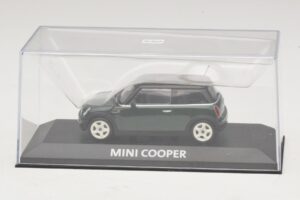 Mini Cooper S R53 Verde Oscuro Con Techo Negro Minichamps 1:43 MINI023 Metal - imagen 4 de 5