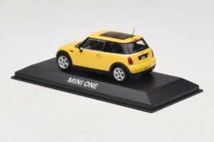 Mini Cooper S R53 Liquid Yellow Con Techo Panorámico Minichamps 1:43 MINI013 Metal - imagen 3 de 4