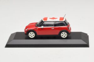 Mini Cooper S R53 Rojo Con Bandera Canadiense Minichamps 1:43 MINI017 Metal