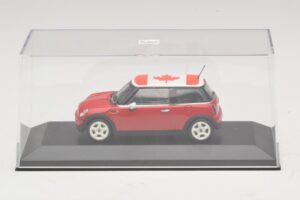 Mini Cooper S R53 Rojo Con Bandera Canadiense Minichamps 1:43 MINI017 Metal - imagen 4 de 5