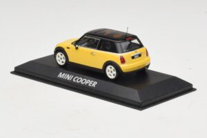 Mini Cooper S R53 Amarillo Con Techo Negro Minichamps 1:43 MINI031 Metal - imagen 3 de 4