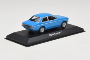 Opel Kadett C Azul Maxichamps 1:43 940045601 Metal - imagen 2 de 5