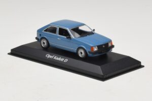 Opel Kadett D Azul Maxichamps 1:43 940044100 Metal - imagen 3 de 5