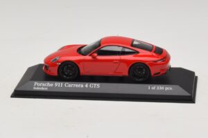 Porsche 911 991.2 Carrera 4 GTS Rojo Minichamps 1:43 410067320 Metal