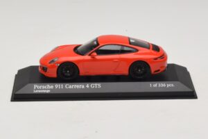 Porsche 911 991.2 Carrera 4 GTS Naranja Minichamps 1:43 410067321 Metal