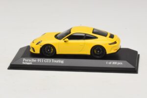 Porsche 911 991.2 GT3 Touring Amarillo Minichamps 1:43 410067421 Metal