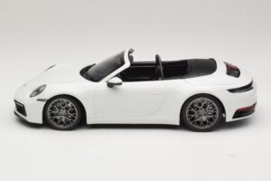 Porsche 911 992 Carrera 4S Descapotable Blanco Minichamps 1:18 155067330 Metal - imagen 3 de 6
