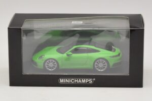 Porsche 911 992 Carrera 4S Verde Minichamps 1:43 410069322 Metal - imagen 5 de 5