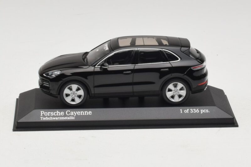 Porsche Cayenne Negro Metalizado Minichamps 1:43 410066301 Metal