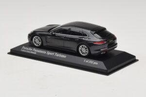 Porsche Panamera 971 4 E-Hybrid Sport Turismo Gris Minichamps 1:43 410066112 Metal - imagen 3 de 5