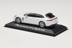 Porsche Panamera 971 4 E-Hybrid Blanco Minichamps 1:43 WAP0207620H Metal - imagen 3 de 5