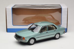 Renault 18 Verde Claro MCG 1:18 MCG18596 Metal - imagen 6 de 6