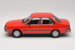 Renault 18 Rojo MCG 1:18 MCG18595 Metal - imagen 3 de 6