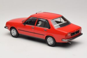 Renault 18 Rojo MCG 1:18 MCG18595 Metal - imagen 5 de 6