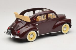 Renault 4CV Granate Solido 1:18 8048 Metal - imagen 2 de 6