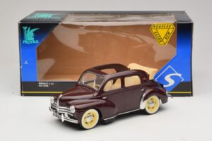 Renault 4CV Granate Solido 1:18 8048 Metal - imagen 6 de 6