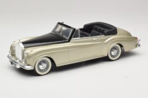 Rolls-Royce Silver Cloud II Plata Solido 1:18 8006 Metal