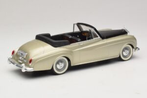 Rolls-Royce Silver Cloud II Plata Solido 1:18 8006 Metal - imagen 2 de 6