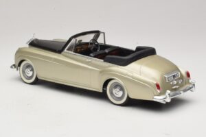 Rolls-Royce Silver Cloud II Plata Solido 1:18 8006 Metal - imagen 5 de 6