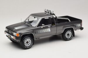 Toyota Hilux N50 Xtra Cab 4x4 Gris Metalizado KK-Scale 1:18 KKDC181563 Metal