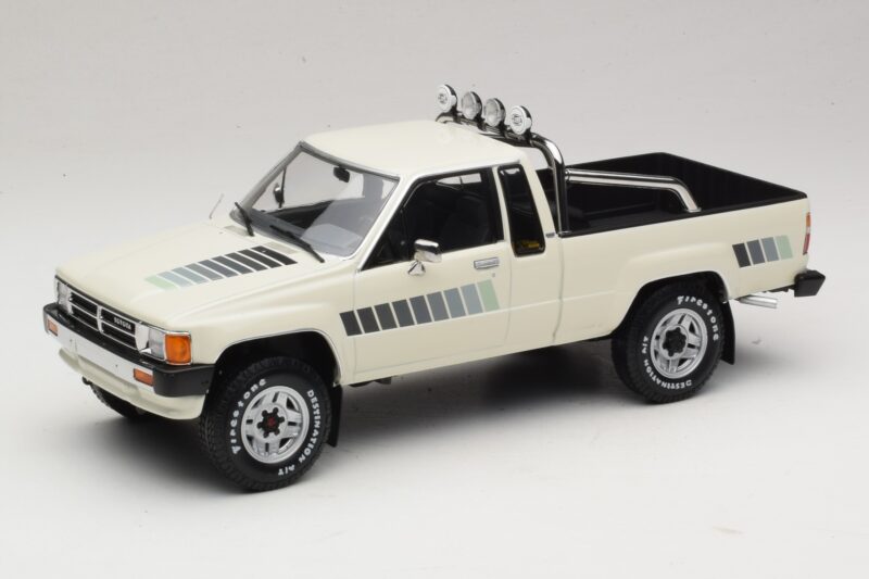 Toyota Hilux N50 Xtra Cab 4x4 Blanco KK-Scale 1:18 KKDC181564 Metal