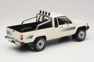 Toyota Hilux N50 Xtra Cab 4x4 Blanco KK-Scale 1:18 KKDC181564 Metal - imagen 2 de 6