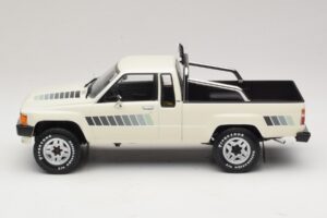 Toyota Hilux N50 Xtra Cab 4x4 Blanco KK-Scale 1:18 KKDC181564 Metal - imagen 3 de 6
