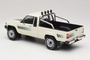 Toyota Hilux N50 Xtra Cab 4x4 Blanco KK-Scale 1:18 KKDC181564 Metal - imagen 5 de 6