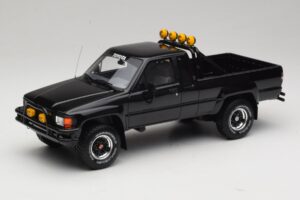 Toyota Hilux N60 SR5 Back to the Future II Negro Brillante Otto 1:18 OT481 Resina