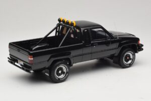 Toyota Hilux N60 SR5 Back to the Future II Negro Brillante Otto 1:18 OT481 Resina - imagen 2 de 6