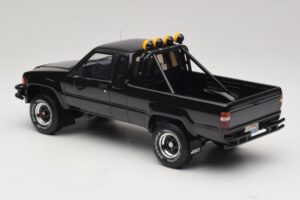 Toyota Hilux N60 SR5 Back to the Future II Negro Brillante Otto 1:18 OT481 Resina - imagen 5 de 6