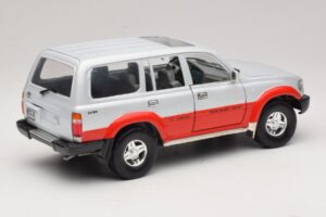 Toyota Land Cruiser J80 Plata Rojo Road Legends 1:18 92098 Metal - imagen 3 de 8