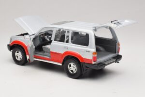 Toyota Land Cruiser J80 Plata Rojo Road Legends 1:18 92098 Metal - imagen 5 de 8