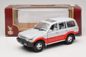 Toyota Land Cruiser J80 Plata Rojo Road Legends 1:18 92098 Metal - imagen 8 de 8