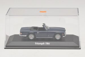 Triumph TR6 Azul Oscuro Maxichamps 1:43 940132570 Metal - imagen 4 de 5