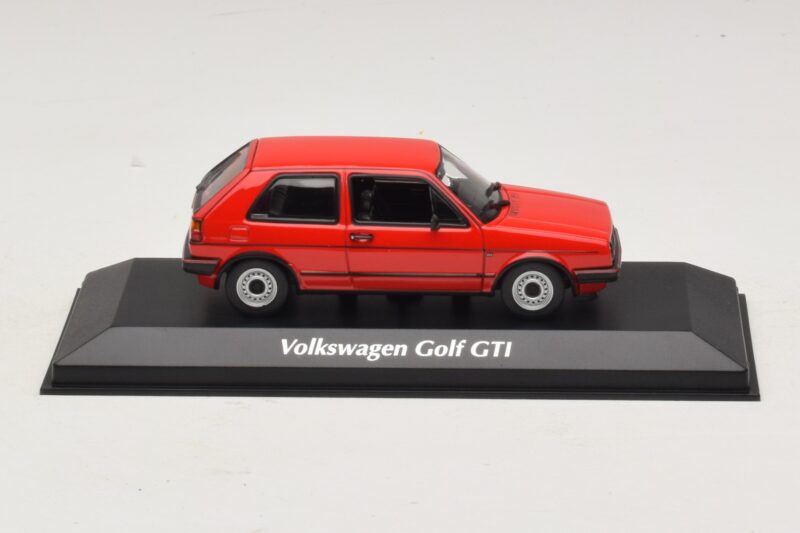 Volkswagen Golf GTI Mk2 Rojo Maxichamps 1:43 940054121 Metal