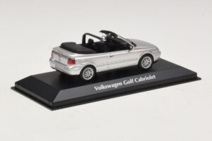 Volkswagen Golf Mk4 Descapotable Plata Maxichamps 1:43 940058331 Metal - imagen 2 de 5