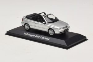Volkswagen Golf Mk4 Descapotable Plata Maxichamps 1:43 940058331 Metal - imagen 3 de 5