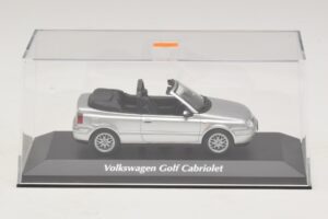 Volkswagen Golf Mk4 Descapotable Plata Maxichamps 1:43 940058331 Metal - imagen 4 de 5