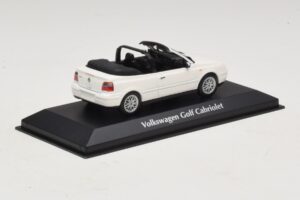 Volkswagen Golf Mk4 Descapotable Blanco Maxichamps 1:43 940058330 Metal - imagen 2 de 5