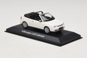 Volkswagen Golf Mk4 Descapotable Blanco Maxichamps 1:43 940058330 Metal - imagen 3 de 5