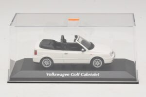 Volkswagen Golf Mk4 Descapotable Blanco Maxichamps 1:43 940058330 Metal - imagen 4 de 5